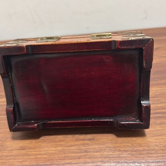 Vintage Rare 1930’s Ornate Rosewood Handmade Jewelry Box with Jade Medallion. - Picture 9 of 11